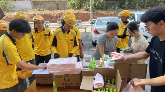 大连市总工会开设暖“新”集市 劳动者一站式享受专属服务