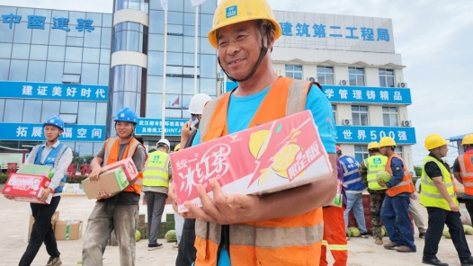 工会“清凉礼包”直达湖北重点工程一线