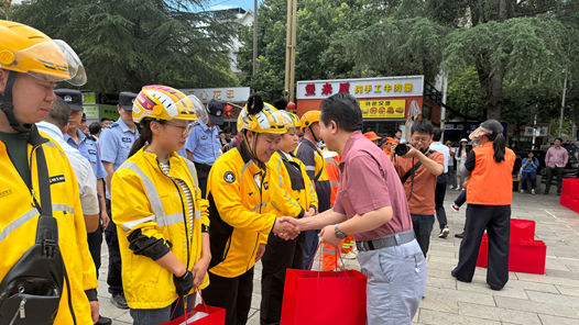 贵州省六盘水市各级工会开展高温慰问关爱户外一线劳动者