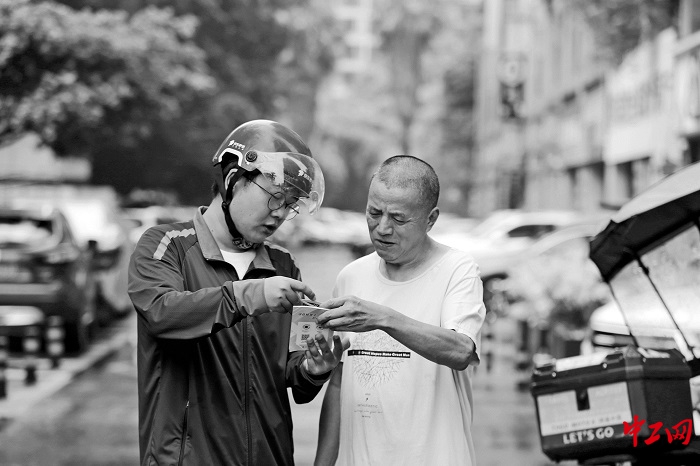 快递小哥变身 快递小哥变身
