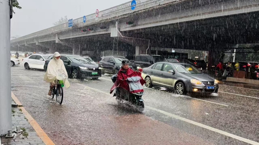 极端天气频发，多地出台举措为劳动者“撑伞”