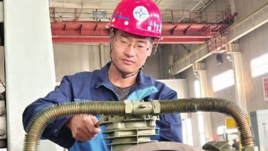 李江锋：设备舱里铸匠心