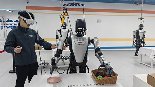 全球媒体聚焦｜美媒：中国人形机器人加速“进厂”