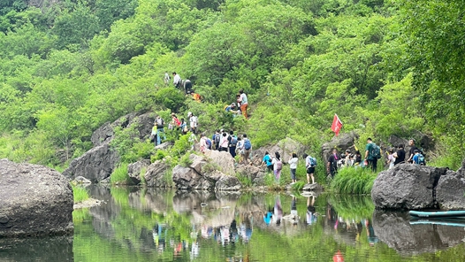 高温天气爬山 谨防热出险情