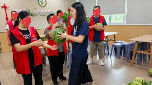 浙江嘉兴秀洲工会千里牵线，以西瓜为纽带暖心助农