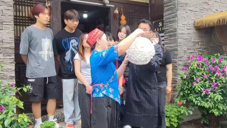 贵州省劳动模范张谨：从“偷学”到“广传” 一位苗族女银匠的传承之路