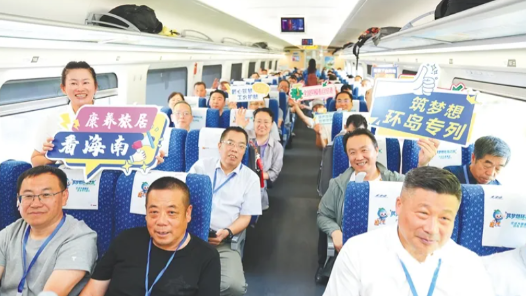 海南劳模宣讲走进职工疗休养专列