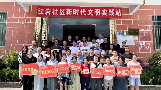 深耕苗乡十载 以流量赋能乡村振兴——记贵州铜仁劳动模范龙斌