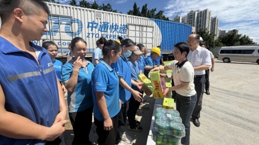 广西梧州市总工会开展“送清凉”慰问活动