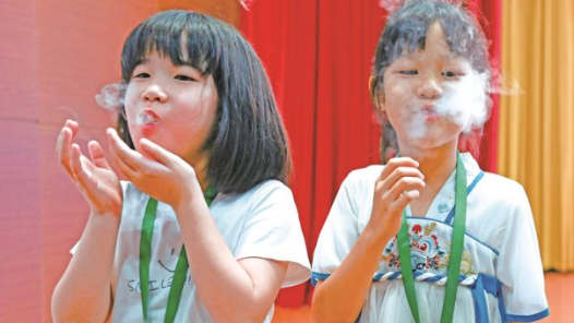 “工惠宝贝专列” 陪伴职工子女玩转液氮实验