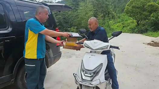 省界邮路上的“跑腿哥”