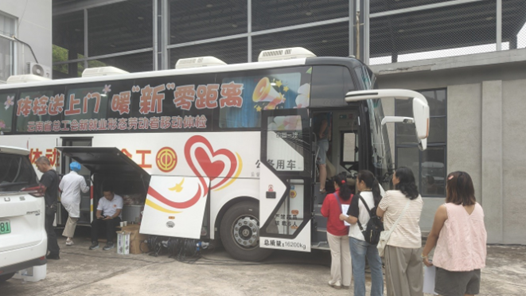 云南省红河县：体检送上门 暖“新”服务下基层