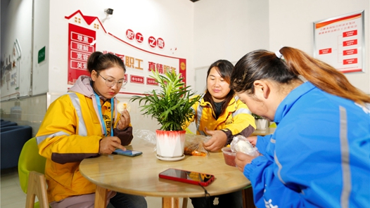 甘肃漳县“爱心餐”活动精准破解一线劳动者“舌尖难题”