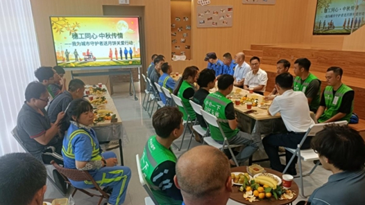 广州工会举办为城市守护者送月饼关爱行动