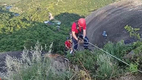 视频｜假期出游提示：打卡拍照切勿冒险 安全远比“出片”重要
