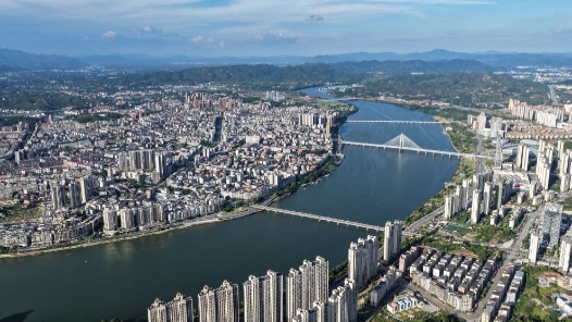 这条“红飘带”，舞出壮丽新风景
