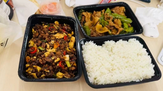 广东郁南县总工会向劳动者送爱心餐