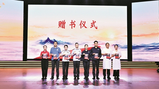 走好新的长征路 亿万职工心向党