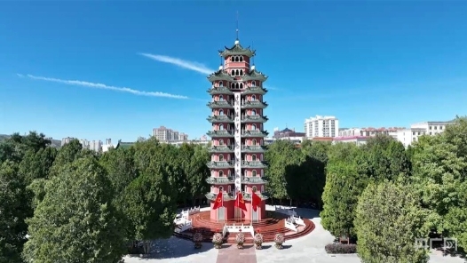 行进的旗帜｜会师楼下，有一场跨越九十年的应答